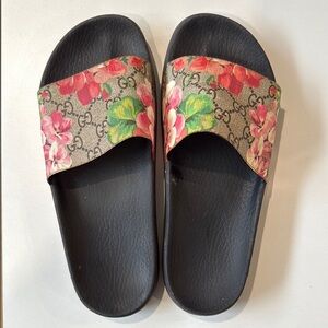 Gucci Women's Floral Slide Sandals - size 39
